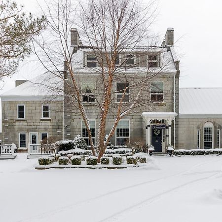 All Suites Whitney Manor Кингстон Экстерьер фото