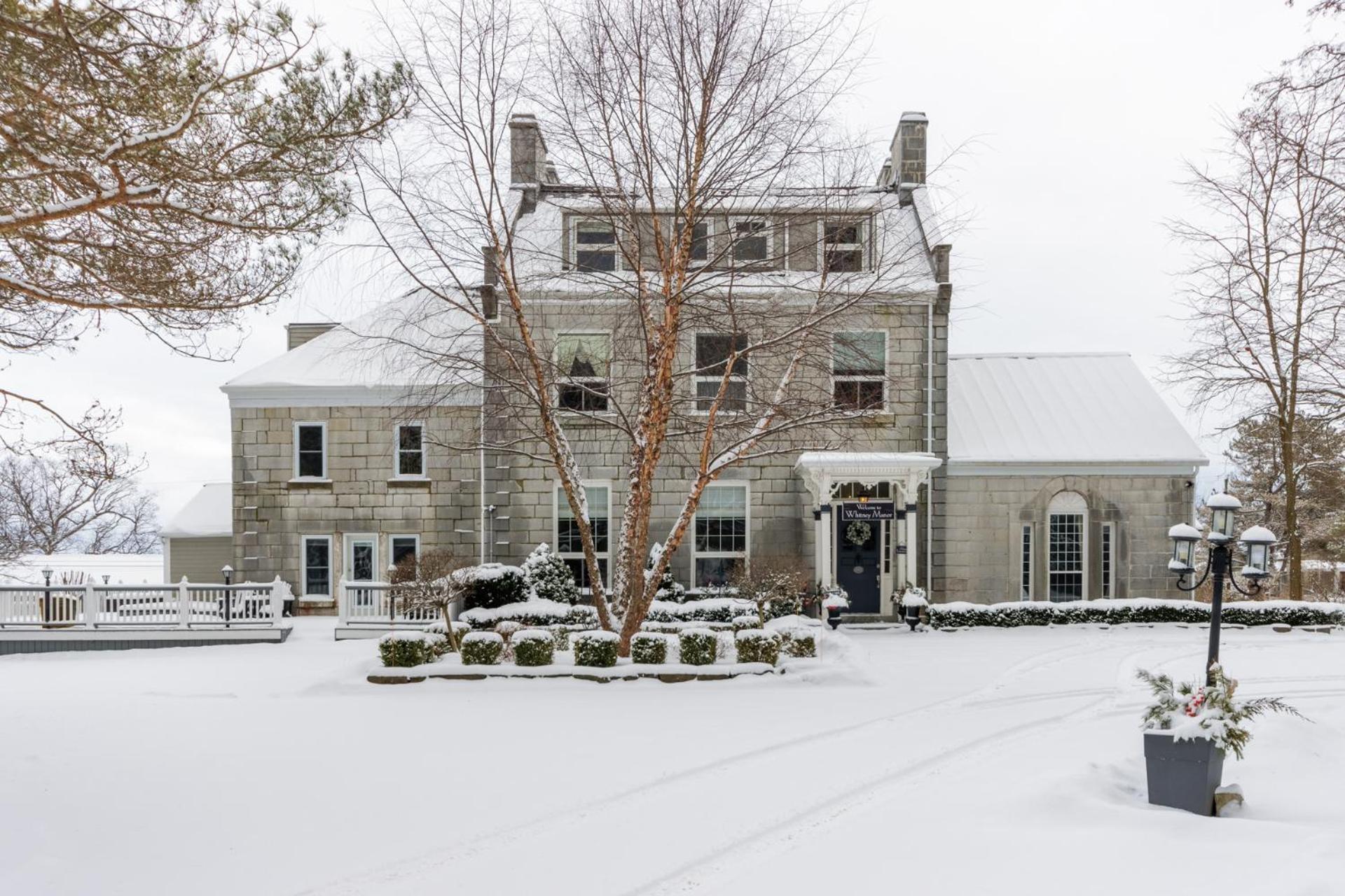 All Suites Whitney Manor Кингстон Экстерьер фото